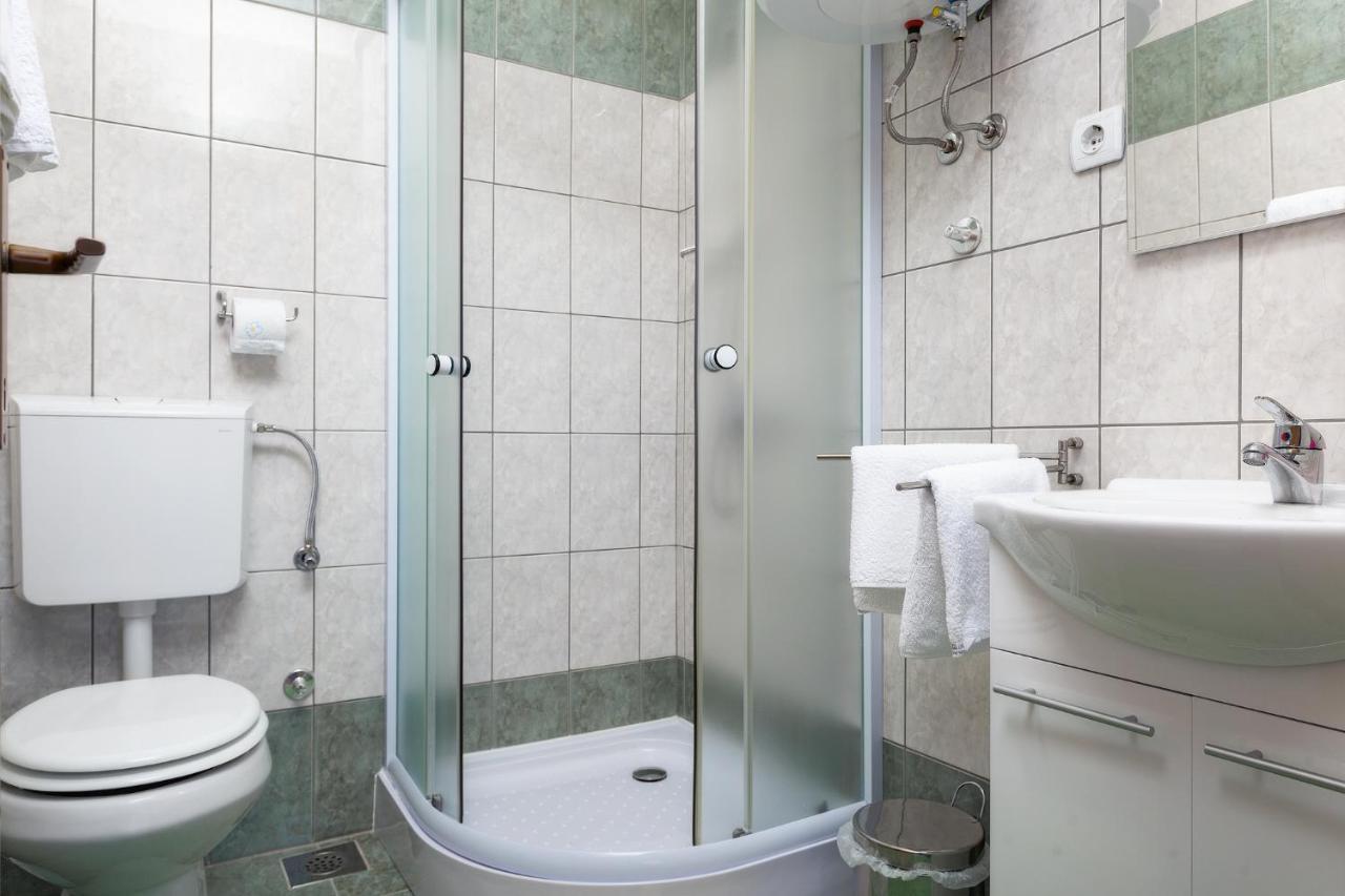 Manda Apartment คาร์โลบัก ภายนอก รูปภาพ