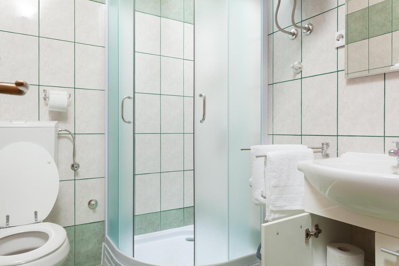 Manda Apartment คาร์โลบัก ภายนอก รูปภาพ