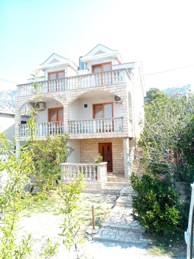 Manda Apartment คาร์โลบัก ภายนอก รูปภาพ